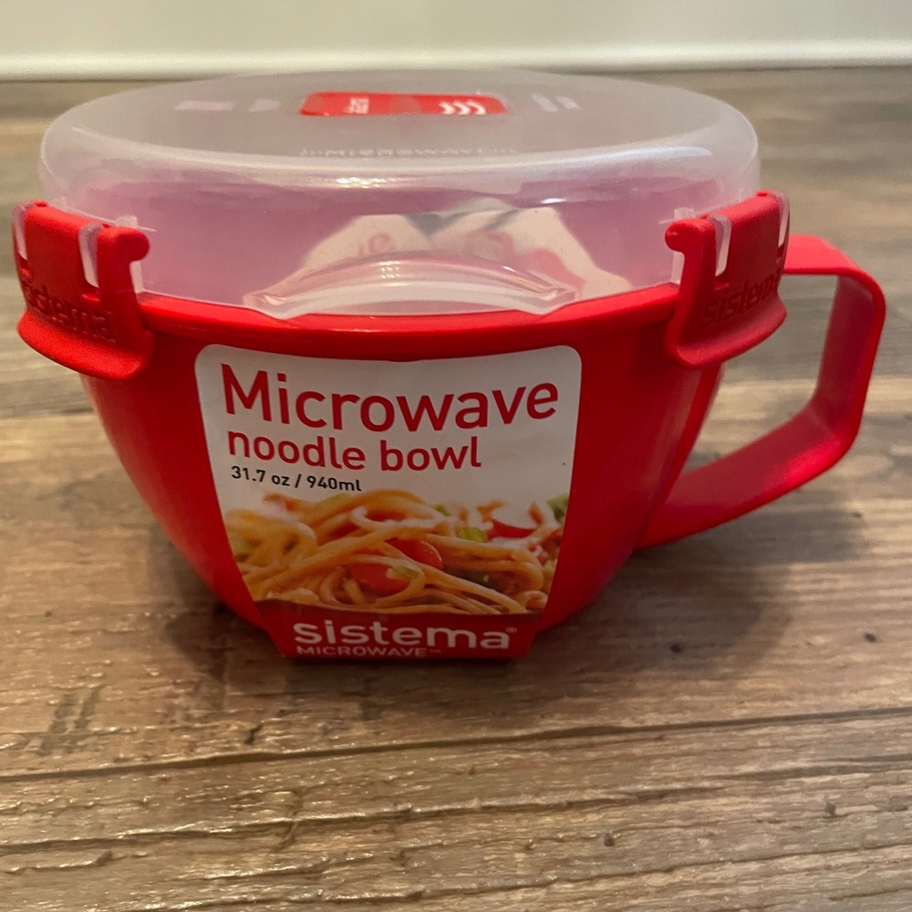 Sistema Microwave Noodle Bowl 31.7 oz Red BPA Free Soup Mug with Lid and Vent